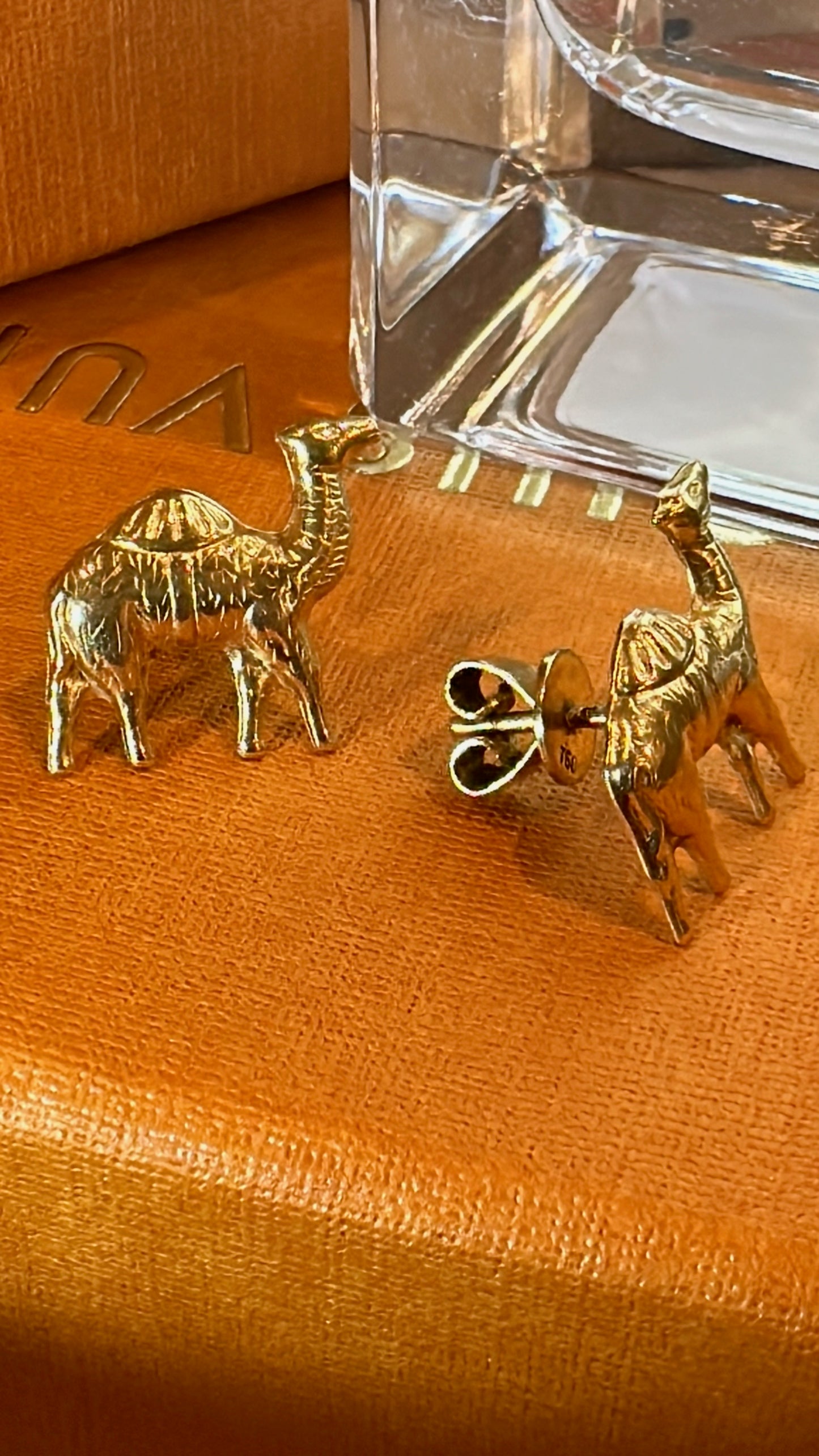21k Saudi Gold Camel Design Stud Earrings