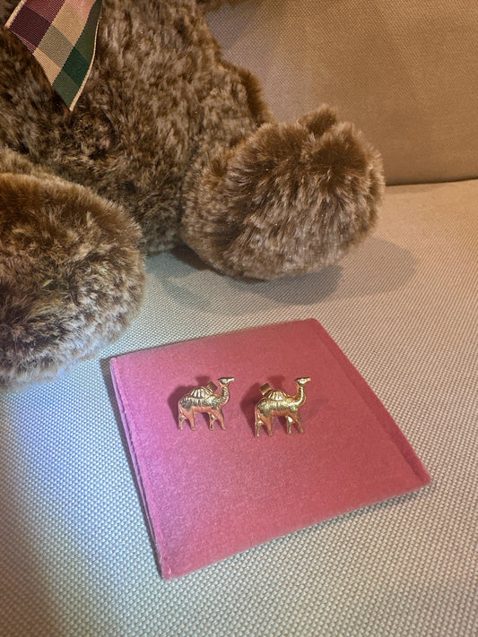 21k Saudi Gold Camel Design Stud Earrings